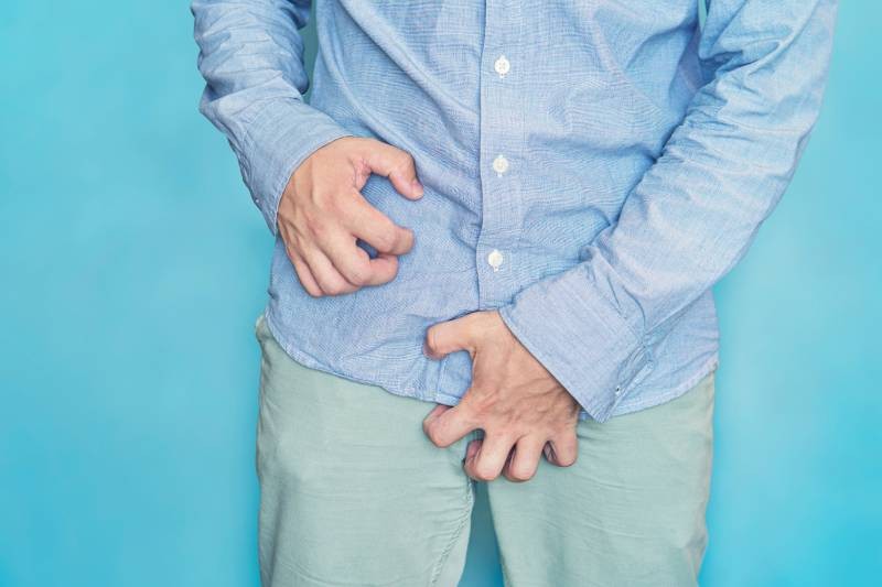 Bouton blanc sur le gland causes et traitements Charles.co