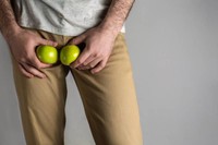 Torsion testiculaire : symptômes, causes et solutions | Charles.co