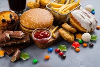 aliments-riches-en-sel-a-eviter-pour-perdre-du-ventre