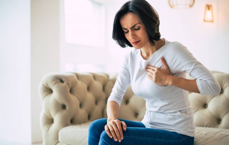 Douleur poitrine règle ou grossesse comment les différencier ? Charles.co