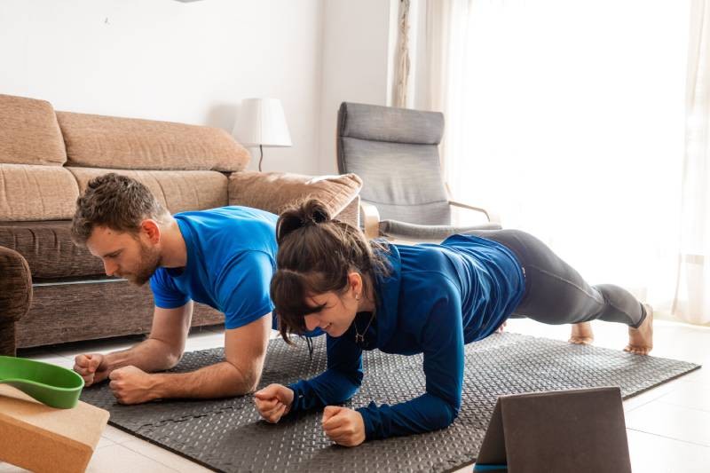 Exercice ventre plat : femme, homme, abdos | Charles.co