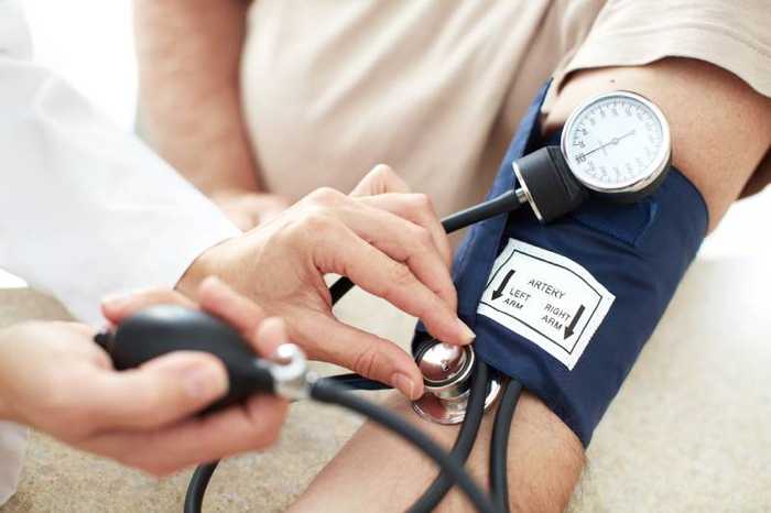 Traitement hypertension : médicaments et changements de mode de vie