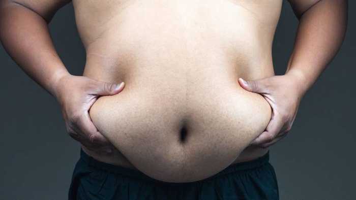 Gros ventre : causes, conséquences et solutions pour hommes et femmes