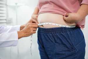 Obésité abdominale : pourquoi la graisse du ventre est-elle dangereuse pour la santé masculine ?