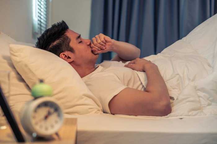 Toux nocturne : causes et solutions