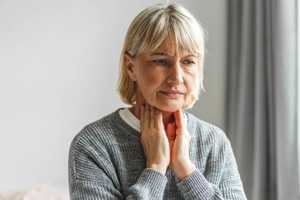 Cancer de la gorge : symptômes, stades et traitements